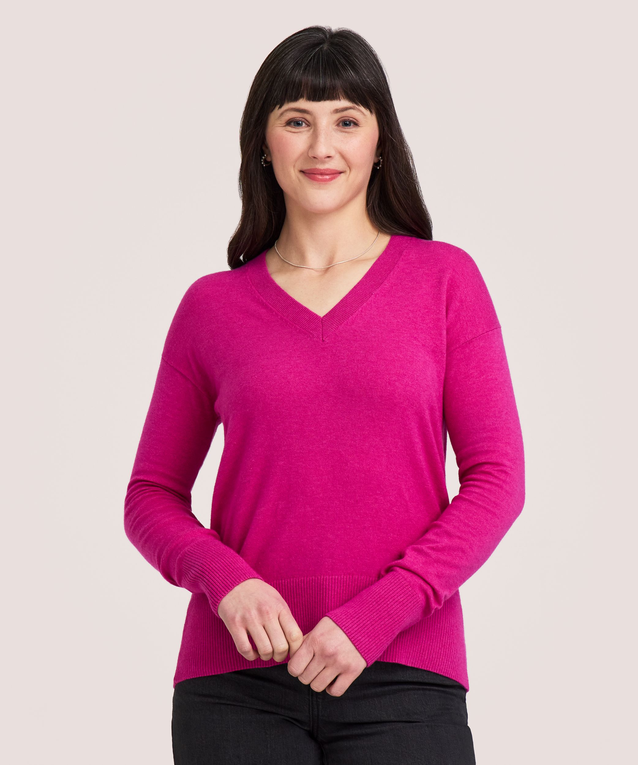 dh-everyday-cotton-v-neck-sweater-0032fe5e-fe1a-48e4-903d-6f39828653e4-jpgrendition